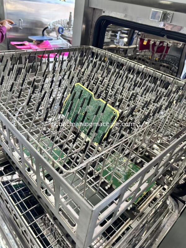 Verwijder de vlekken op PCBA met behulp van een chemisch reinigingsmiddel SME-5600T hoofdtoepassing Auto-elektronica PCBA Militaire PCBA Luchtvaart PCBA Telecom PCBA Medisch apparaat PCBA Digitale meters PCBA MachineFeatu
