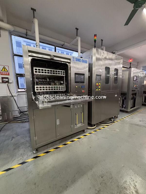 PCB dikte 0,5 tot 3,0 mm SME-5600L PCB-reinigingsmachine Automatische reinigingsapparatuur die de verwerking van circuitboards garandeert