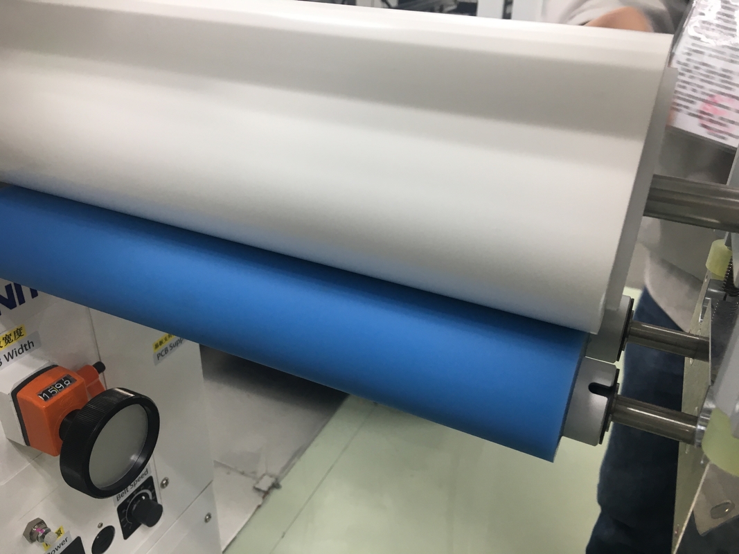 Witte kleur 300 mm PCB Clean Antistatic Adhesive Paper Roll PCB Inline Surface Cleaning Machine Paper Roll
